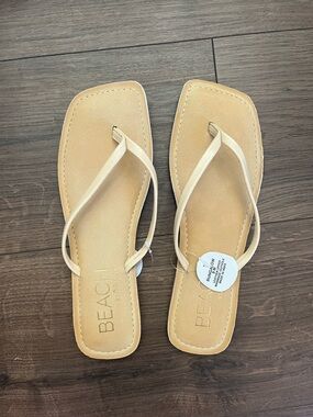 NWT Matisse Beige Square-Toe Sandals